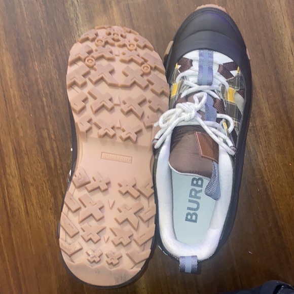 Burberry men’s sneaker - Picture 3 of 6